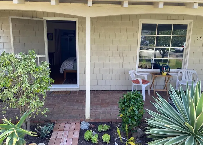 Pacific Palisades Private Entrance Guest Room